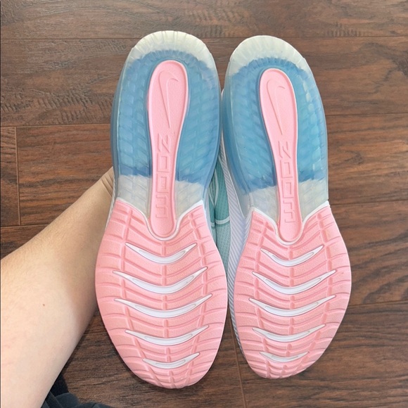 Girls size 3.5 Nike Air Zoom Sneakers in Pastel Blue and Pink - Picture 6 of 6